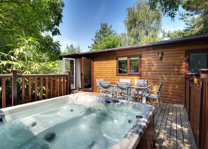 lodges with hot tubs peak district