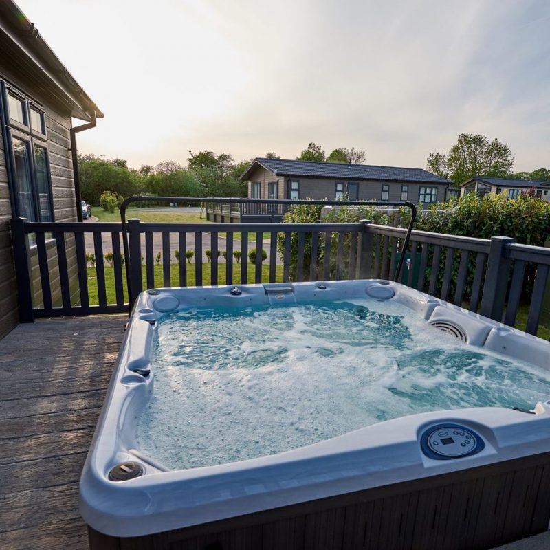 lodges with hot tubs kent