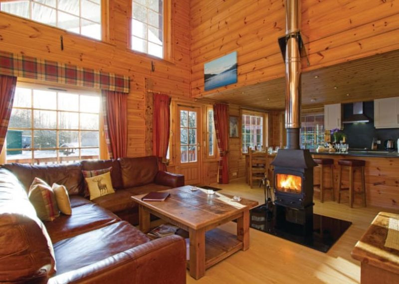 Log Cabin with Hot Tub and Open Fire Scotland