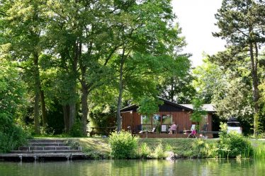 pet friendly lodges with hot tubs