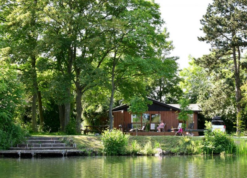 carp fishing lodges with hot tubs