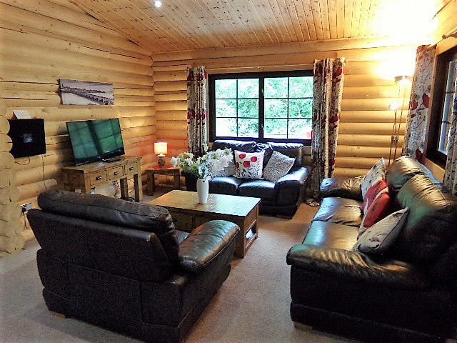 lodges with hot tubs near alnwick
