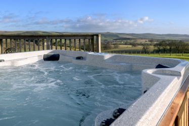 log cabins and lodges with hot tubs edinburgh