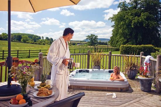 lodges with hot tubs lancashire
