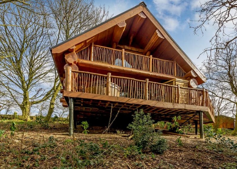 lodges with hot tubs peak district