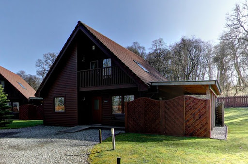 log cabins with hot tubs near Glasgow