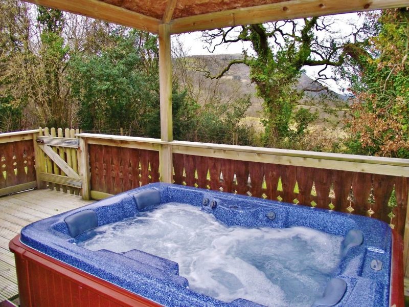 lodges with hot tubs brecon beacons south wales