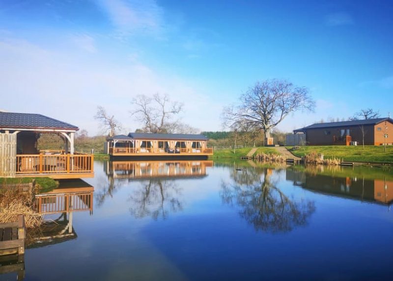 lodges with hot tubs in lincolnshire